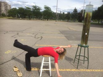 Tennille’s favorite pose…snicker…