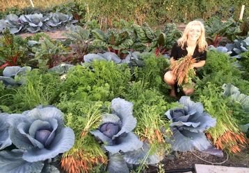 Tennille workin the patch..
Dilly Carrots-to- be!