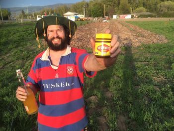 A special thanks to Kiwi Steve for helping out. I made him feel at home with a
fly hat and Veggiemate.