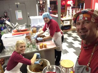 We had a great Kimchi Birday party at City Pizza. Uncrocked a 20 gallon behemoth
that was packed in Novembers full moon.