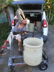 Crock Hunting SUCCESS! Had to drive up the valley when a rumour of a #30 was for
sale in a flea market.